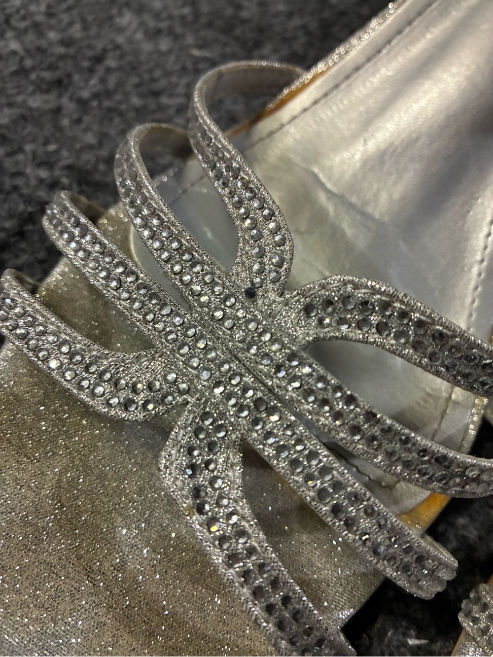 🎄 Silver Glitter Strappy Wedge Shoes - Picture 2 of 4